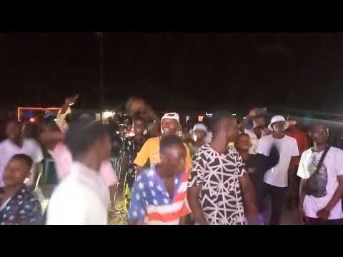 milash en concert, au festival