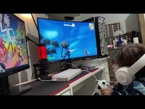 Meu filho de 2 anos Jogando Fortnite (Fortnite)