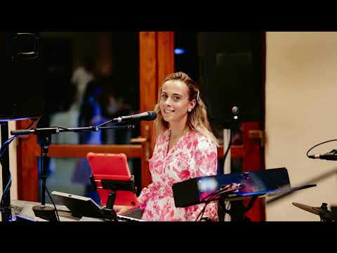 Hudobná skupina EMES - Ja mala divočka, Počekaj ňa milyj (2025)