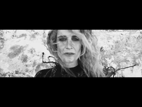 Clara Sofie - Før lyset slipper ind (officiel video)