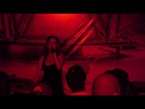 Hispana & DJ Phat - De Madrugada (En Vivo #RapBar 19)