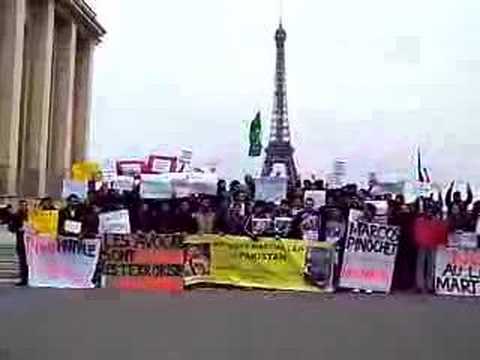Protest of Pakistanis in Paris against Emergency 2