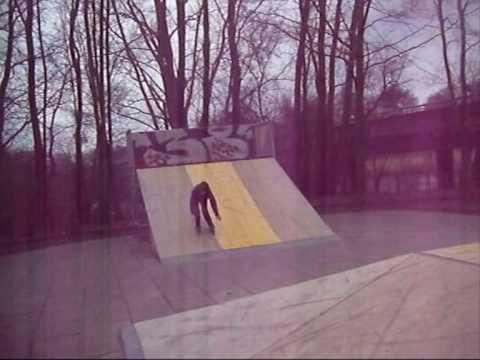 Mini Mie Cruisen In Der Skateranlage