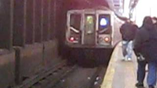 preview picture of video 'R40 slant A Train Leaving Jay Street Boro Hall'