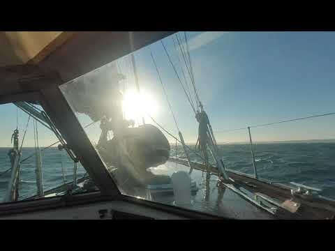 Hallberg-Rassy 42E sailing Biscay 30 kts +