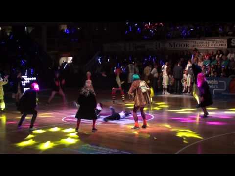 Carnavalsmatch 25 02 17 Voil Janetten breakdancen op den Okapi