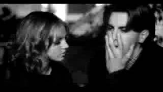 Bài hát Shadow - Nghệ sĩ trình bày Britney Spears