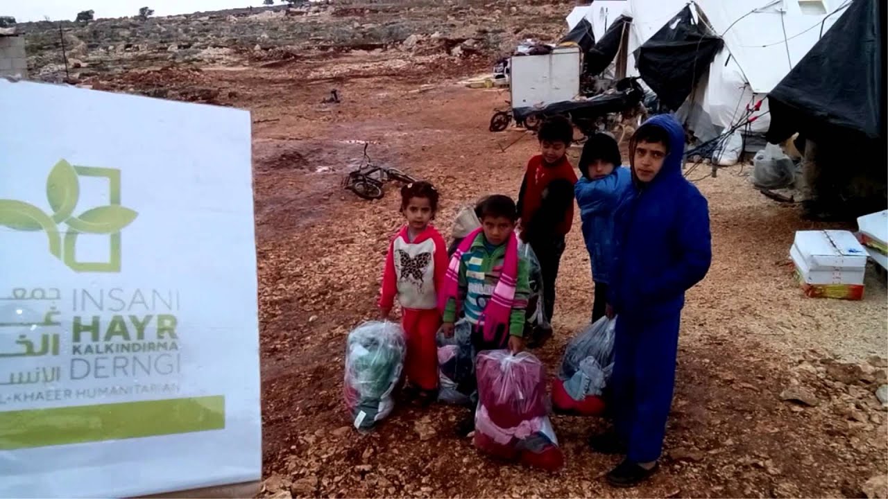 حملة الشتاء الدافئ2/ توزيع تمر وألبسة شتوية وحرمات في الشمال السوري