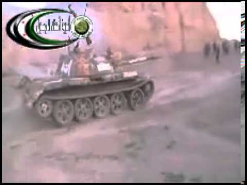 توجه احدى دبابات لواء أحفاد محمد لضرب كتيبة النيران في ريف دير الزور