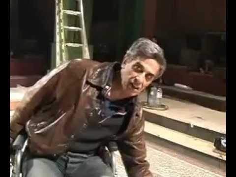 Ο Λευτέρης Βογιατζής και η «Νέα Σκηνή» έφεραν το «θέατρο στα μούτρα» (in-yer-face theatre) στην ελληνική σκηνή με το Cleansed [Καθαροί, πια] (2001) της Sarah Kane [Σάρα Κέην], σε διάλογο με το «Σ' εσάς που με ακούτε» (2003) της Λούλας Αναγνωστάκη. Απόσπασμα από την τηλεοπτική εκπομπή Παρασκήνιο, σε σκηνοθεσία Γιώργου Σκεύα.