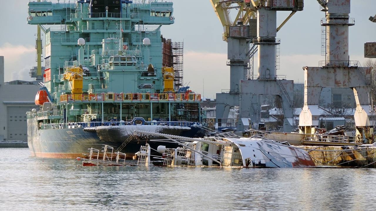 ENDLESS DISGRACE FOR THE RUSSIAN NORTHERN FLEET: SIX MONTHS ON, KAPITAN USHAKOV STILL CAPSIZED