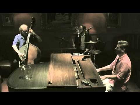 Mark Lowrey Trio performs 'Moanin'