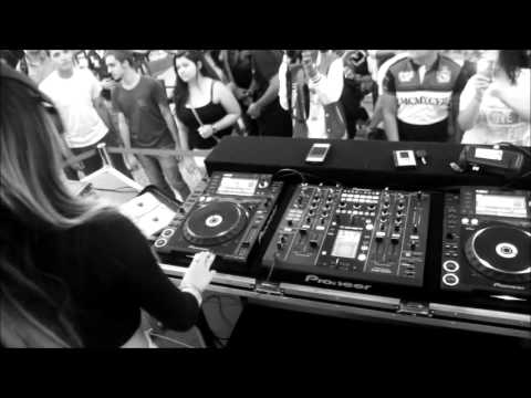 The Volume Live participando do programa Dance Floor