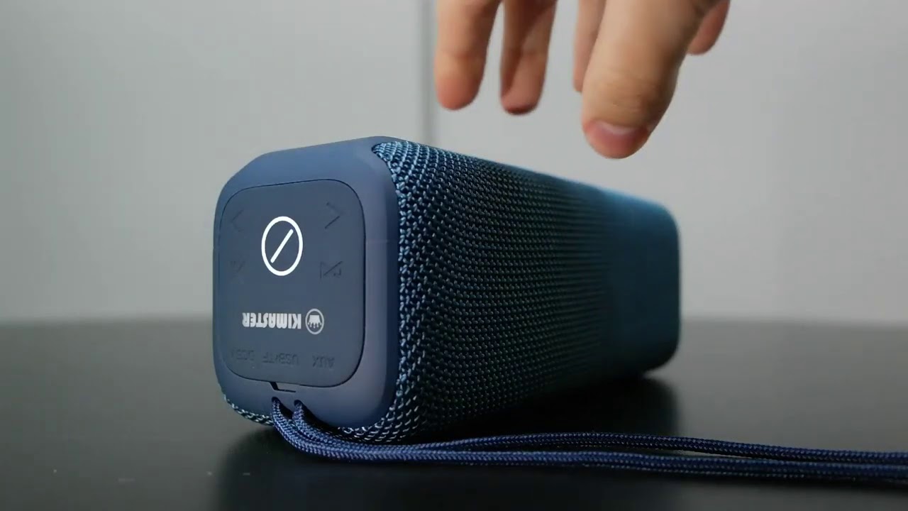 Selecionando modo FM na caixa de som K450 Kimaster 10W ipx6