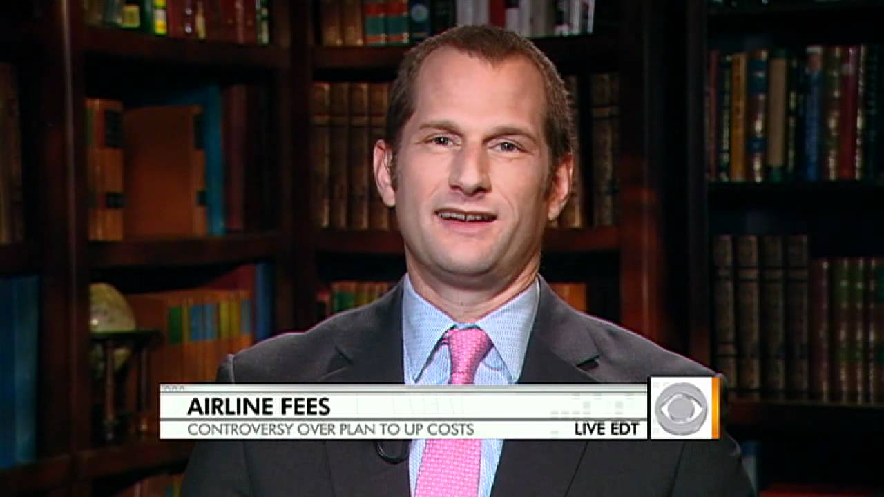 New airline baggage fee could top $400