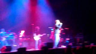 Huey Lewis &amp; The News - Trouble in Paradise (live)