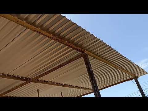 Galpão feito com eucalipto tratado