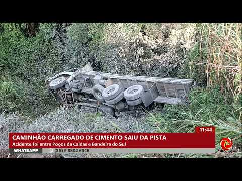 Caminhão cai em barranco entre Poços de Caldas e Bandeira do Sul