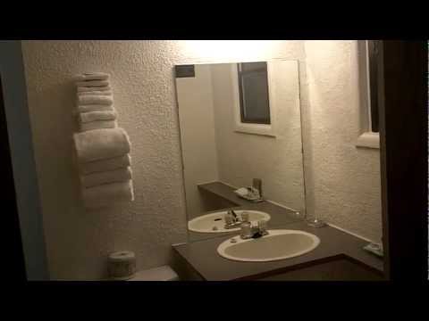 CANADAS BEST VALUE INN, MOTEL VILLAGE, CALGARY (NOV 2011) 2