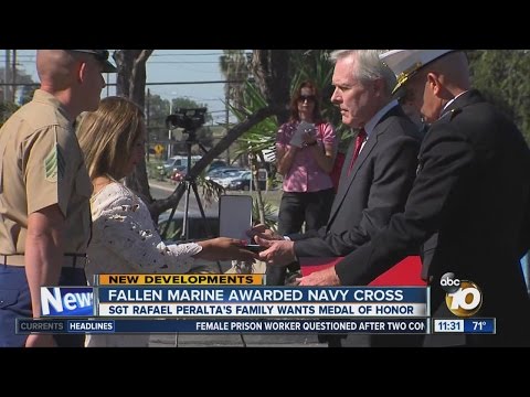 Family receives Navy Cross on behalf of fallen Marine