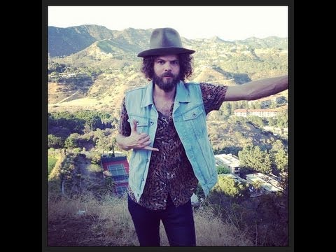 download lagu mp3 mp4 Andrew Stockdale Suitcase, download lagu Andrew Stockdale Suitcase gratis, unduh video klip Andrew Stockdale Suitcase