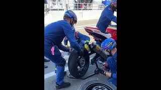 Download lagu very fast to change racing motorcycle tires #shorts #race #motovlog #motogp #pits #pitstop mp3 Download lagu very fast to change racing motorcycle tires #shorts #race #motovlog #motogp #pits #pitstop mp3