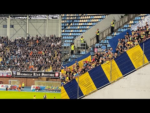 Wymiana uprzejmości podczas derbów Kujawsko-Pomorskiego / Zawisza Bydgoszcz - Elana Toruń