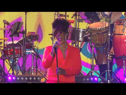 Cassa- NGENDANA NAWE live at the Montreal Olympic stadium