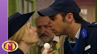 Mega Mindy en Toby kussen… net niet! - 🦸 Mega Mindy avonturen