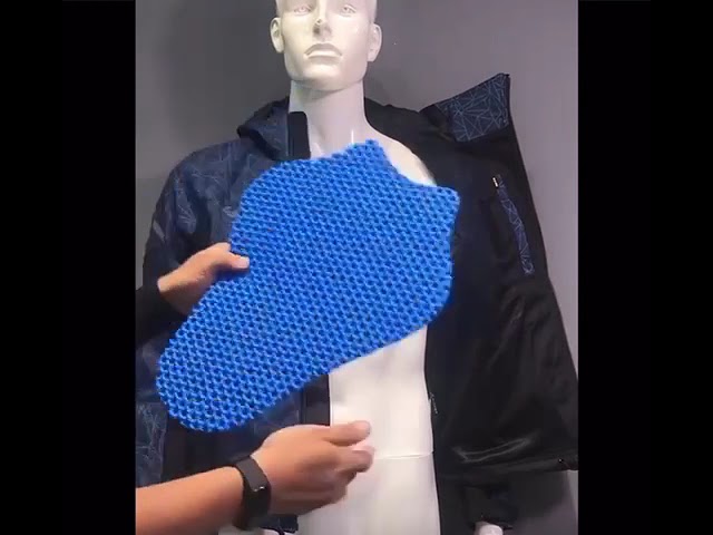 جاكيت حماية مزركشة