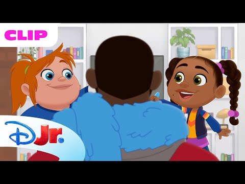 AJ Gives Dad a Makeover for the School Fun Fair! 🐯🎨 | Hey AJ! | @disneyjr