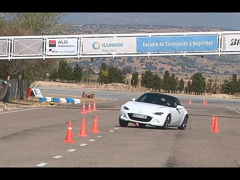 Mazda MX-5 2.0 160 CV 2015 – Maniobra de esquiva (moose test) y eslalon | km77.com
