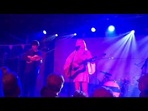 Molly Tuttle playing a Swedish tune learned from Lena Jonsson. Brighton 2019 Halloween 🎃