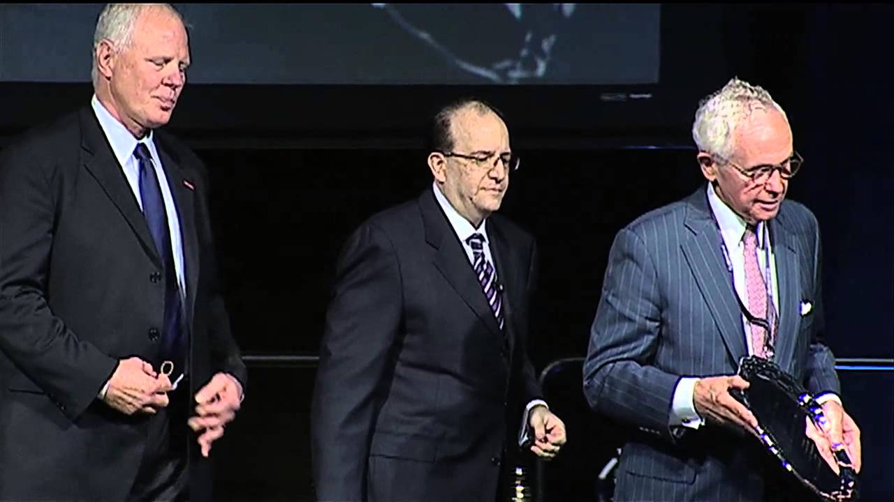 Joseph G. McCarthy, MD accepts the ASPS Special Achievement Award