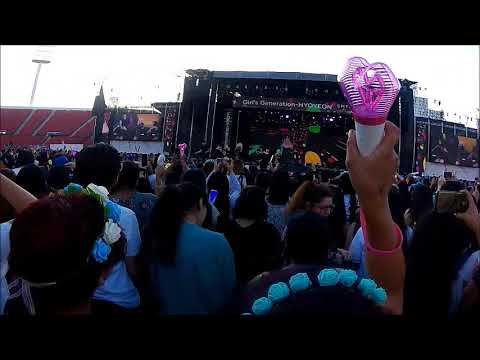 Hyoyeon - Punk right now / Wannabe ft. Taeyong | SMTOWN Chile - Day 2