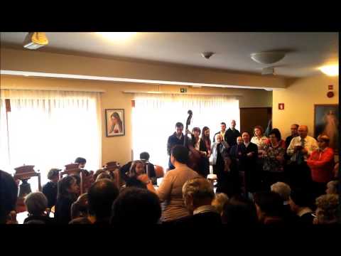 Strožki pojejo nadškofu Stanetu:) (Mengeš, 13.3.2015)