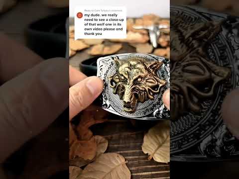 Wolf head belt buckle with pocket knife.