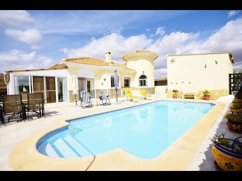 RESERVED! Villa for sale in Partaloa with a pool and garage / Villa Asombrosa - AH13144