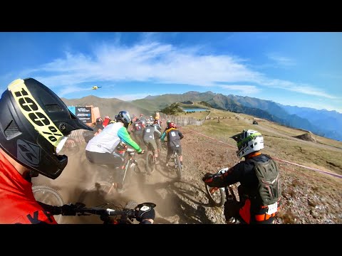 Vallnord Maxiavalanche- Mass Start Madness! Carnage + Congestion from the back of the grid.