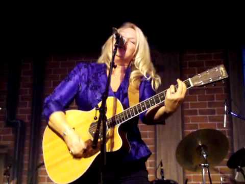 Patty Reese at The Bichmere performing Yellow Moon 10-2010 open for Jimmie Vaughn