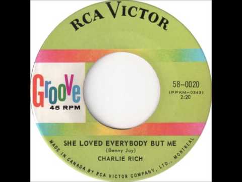 download lagu mp3 mp4 Charlie Rich She Loved Everybody But Me, download lagu Charlie Rich She Loved Everybody But Me gratis, unduh video klip Charlie Rich She Loved Everybody But Me
