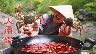 【Shyo video】大闸蟹也能煮火锅？配上香肠腊肉整上一锅，香辣过瘾太巴适了！
