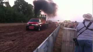 preview picture of video 'Tomac's Duramax Diesel truck pulling in Sparta, MI 7-12-12'