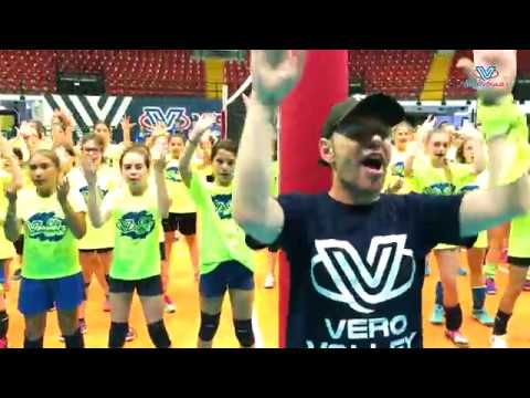 I ragazzi del City Camp ballano l'inno Vero Volley
