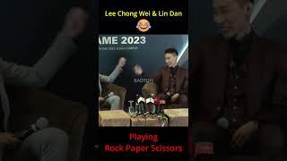 Download lagu Lee Chong Wei & Lin Dan playing rock paper scissors 🤣🤣🤣 #legends #badminton mp3