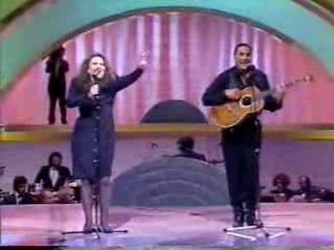 Salvador y Katia Caredenal- Festival OTI 1989 Nicaragua