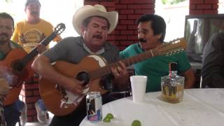 &quot;ENSÉÑAME A OLVIDAR&quot; Eliseo Robles en convivio de amigos, grandes artistas.