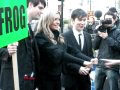 Tina Hobley Chrissie Performes Magic On Carnaby Styreet