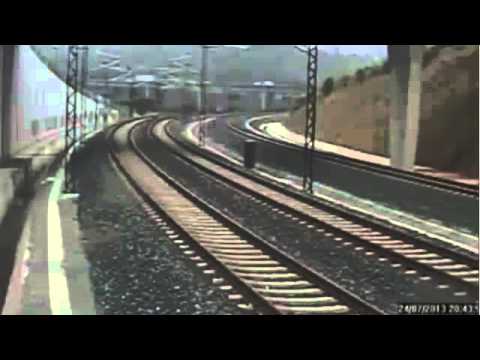 Flagrante veja momento em que trem descarrila na Espanha