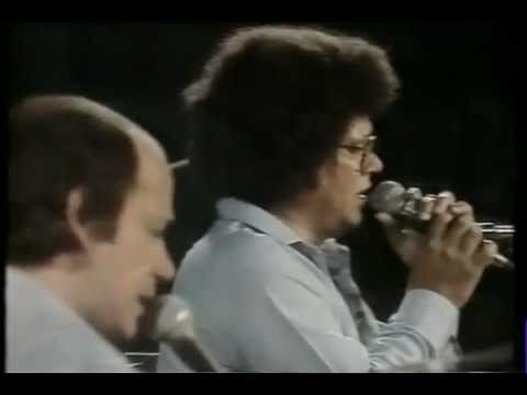 Playa giron y oleo de mujer con sombrero- silvio y pablo en Argentina 1983